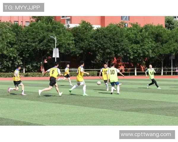 勋望小学足球明星展现青春风采助力校园体育发展与团队精神培养